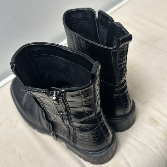 Zara Trafaluc Black Women’s Size 7.5 / 8. Reptile Print - Picture 3 of 3